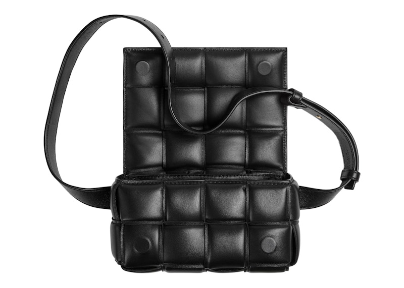 Lookbook Bottega Veneta Padded Cassette Beg Pinggang Intreccio Hitam