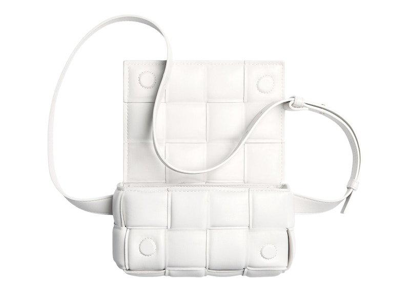 Lookbook Bottega Veneta Padded Cassette Beg Pinggang Intreccio Putih
