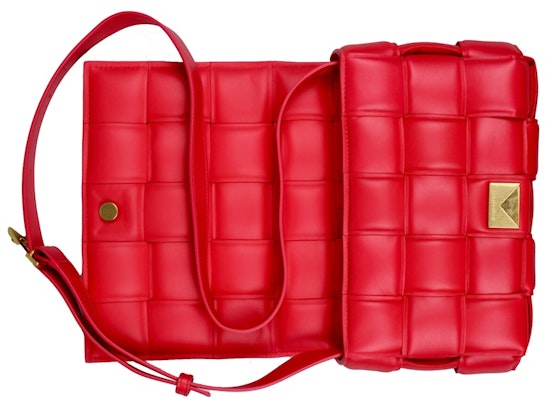 Bottega Veneta Padded Cassette Merah Ceri Lookbook Bottega Veneta Padded Cassette Merah Ceri