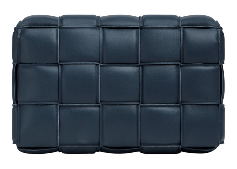 Lookbook ボッテガ・ヴェネタ パデッドカセット (ディープブルー)
