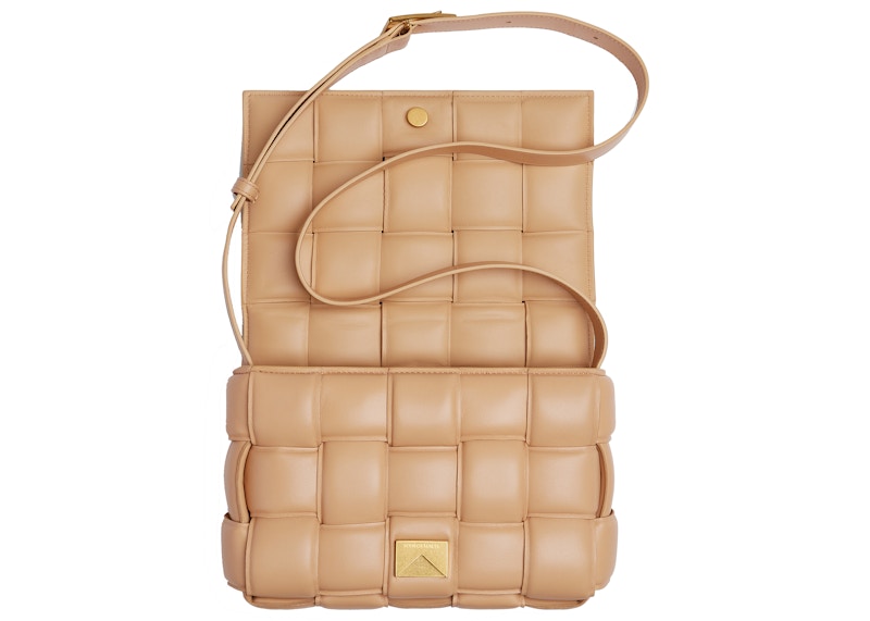 Lookbook Bottega Veneta Padded Cassette Intrecciato Almond Beg Tangan