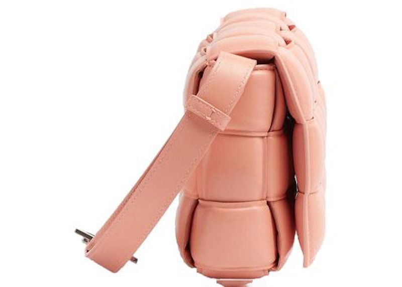 Order ボッテガ・ヴェネタ パデッドカセット ピーチカラー