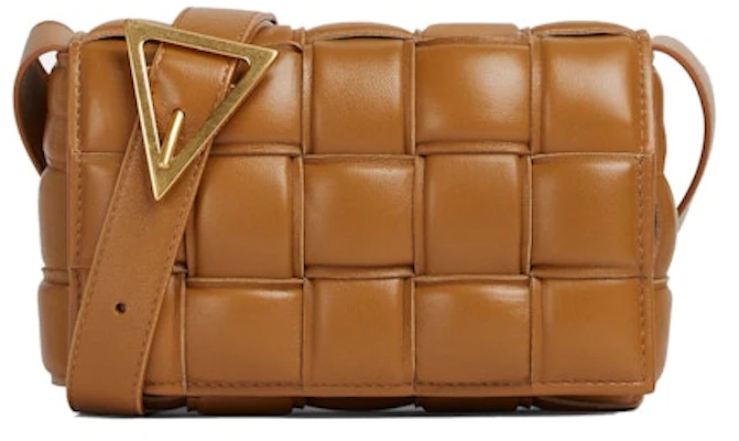 ボッテガ・ヴェネタ パデッド カセット スモール・イントレッチオ キャメル Buy ボッテガ・ヴェネタ パデッド カセット スモール・イントレッチオ キャメル