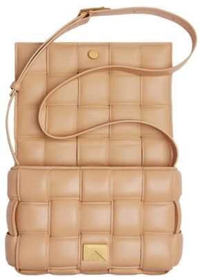 ボッテガ・ヴェネタ パデッドイントレッチョカセットクロスボディバッグ アーモンド Order ボッテガ・ヴェネタ パデッドイントレッチョカセットクロスボディバッグ アーモンド