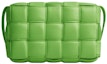 Lookbook Bolso Cruzado Bottega Veneta Padded Intreccio Cassette Verde Ácido