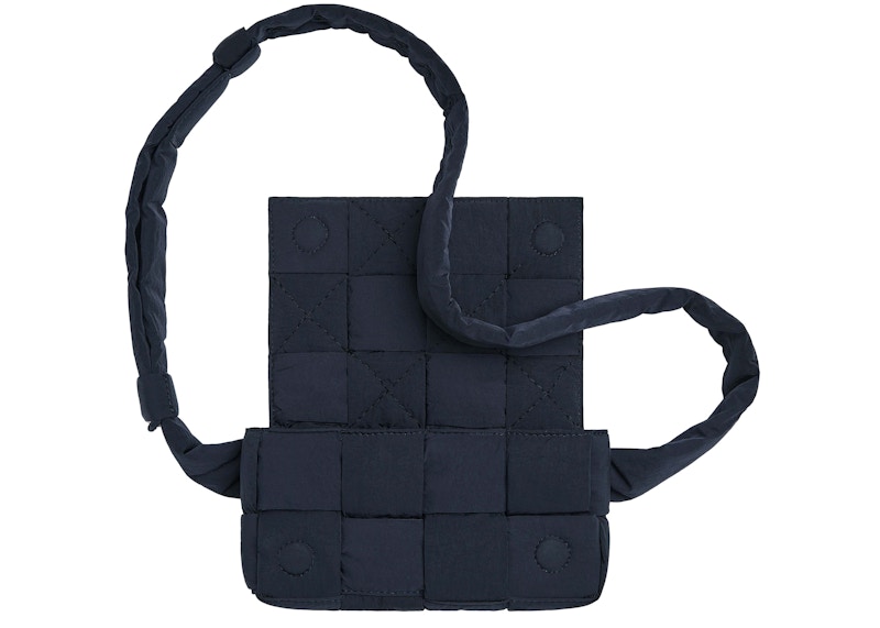 Lookbook ボッテガ・ヴェネタ パデッド テックカセット ベルトバッグ ミニスペース