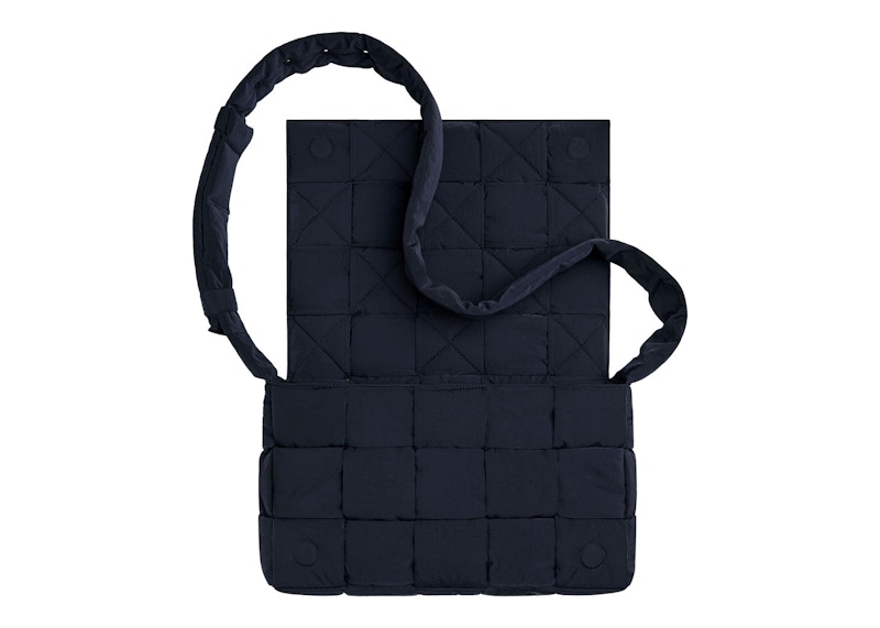 Order Tas Selempang Maxi Bottega Veneta Padded Tech Cassette