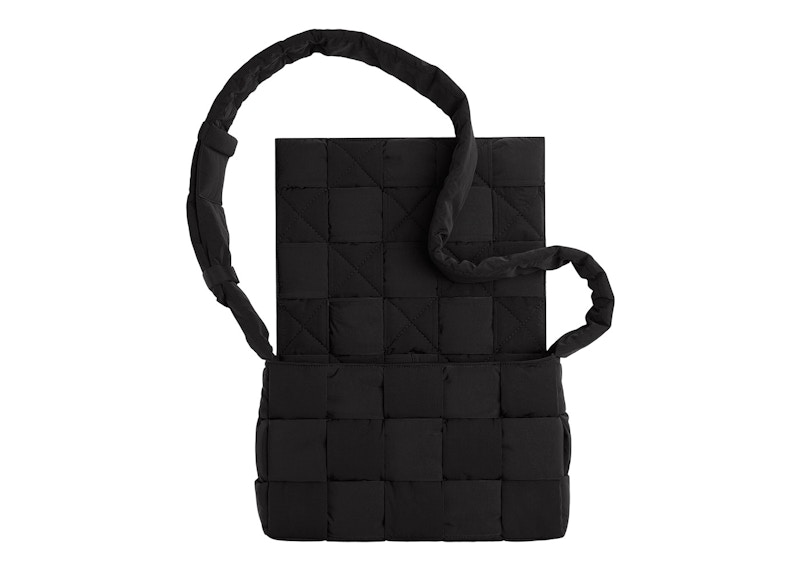 Order 보테가 베네타 패딩 테크 카세트 크로스백 맥시 블랙 
