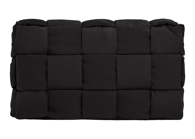 Lookbook 보테가 베네타 패딩 테크 카세트 크로스백 맥시 블랙 
