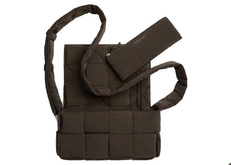 Lookbook 葆蝶家填充科技卡帶巧克力色肩包