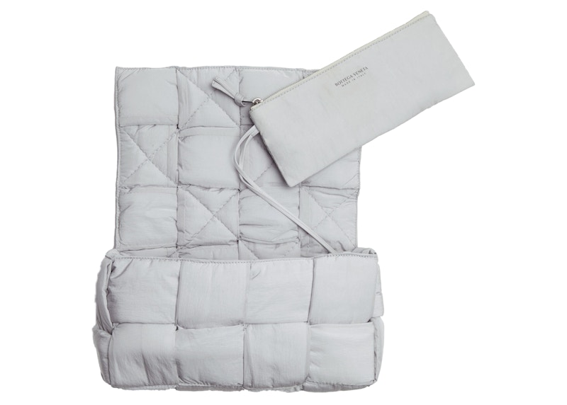 Lookbook Bottega Veneta Tech Cassette Acolchado Frost