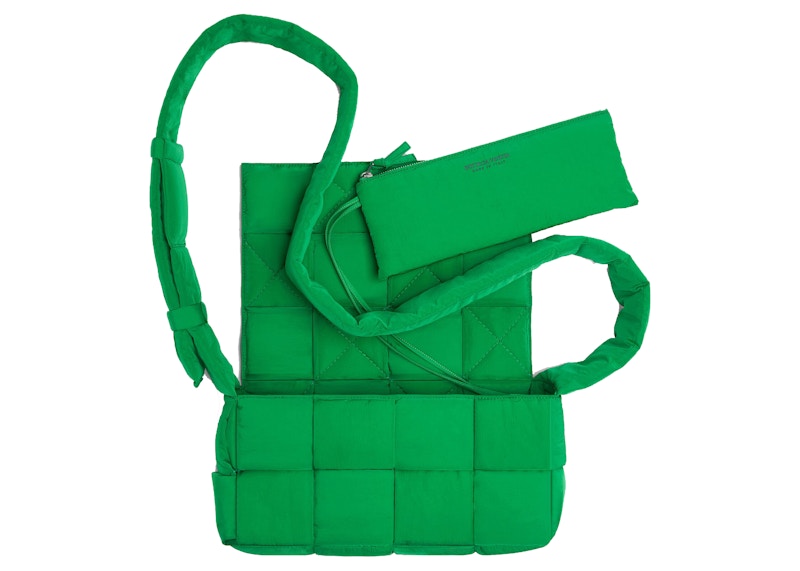 Lookbook ボッテガ・ヴェネタ パデッド カセット (パラキート)
