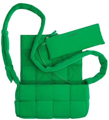 Bottega Veneta Padded Tech Cassette Parakeet beg hijau paduan Lookbook Bottega Veneta Padded Tech Cassette Parakeet beg hijau paduan