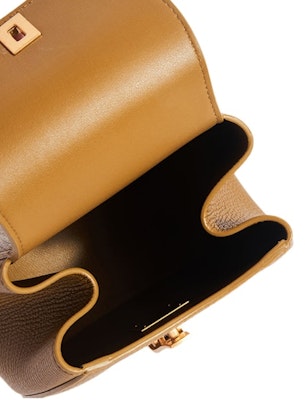 葆蝶家Palmellato可转换迷你腰包芥末黄 Lookbook 葆蝶家Palmellato可转换迷你腰包芥末黄