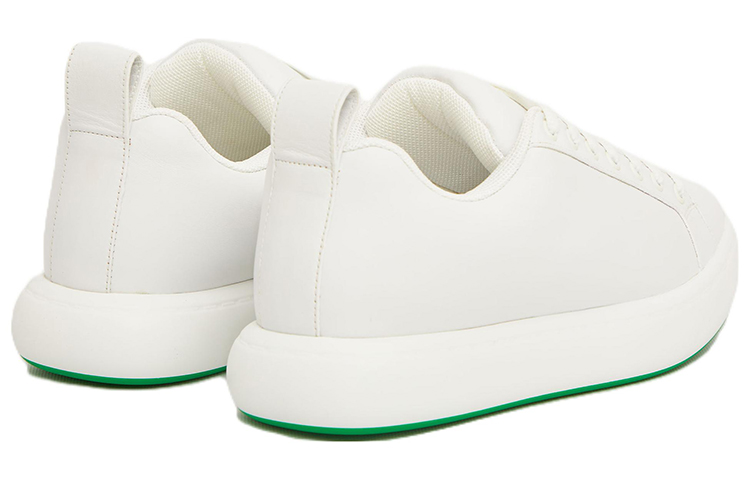 Shop Bottega Veneta葆蝶家 PILLOW 牛皮 時尚板鞋 男款 白色