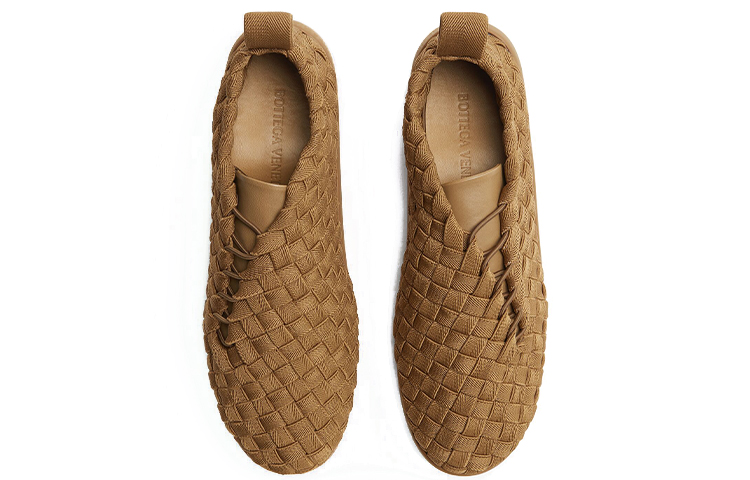 Shop 葆蝶家 Plat 棕色弹力鞋带鞋 651306V0GV17647