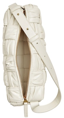 보테가 베네타 플리세 인트레치오 카세트 브릭 백 (화이트)
Lookbook 보테가 베네타 플리세 인트레치오 카세트 브릭 백 (화이트)