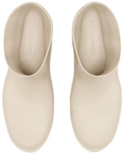 葆蝶家 白色 Puddle 靴 640043V00P09031 Lookbook 葆蝶家 白色 Puddle 靴 640043V00P09031