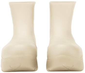 葆蝶家 白色 Puddle 靴 640043V00P09031 Shop 葆蝶家 白色 Puddle 靴 640043V00P09031