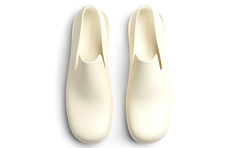 Shop ボッテガ・ヴェネタ パドル スリングバック サンダル (Sea Salt) 658767V00P09031