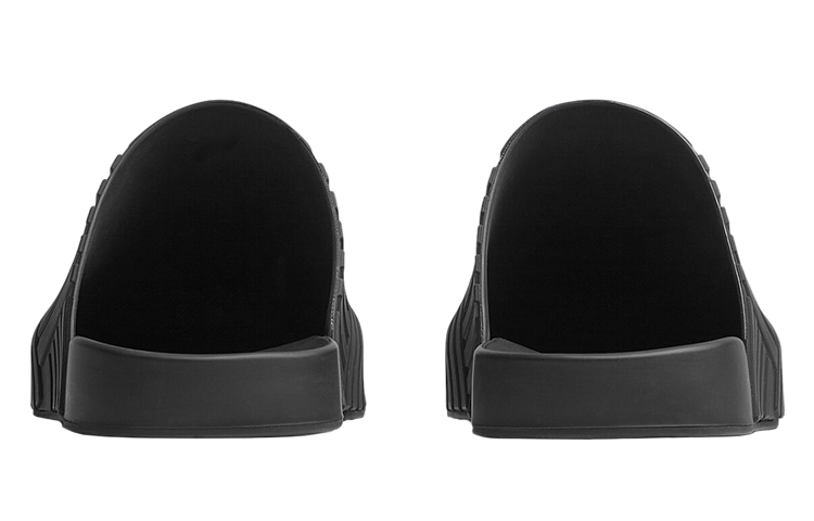 Shop ボッテガ・ヴェネタ ラバークロッグ (黒) 690104-V1O60-1000