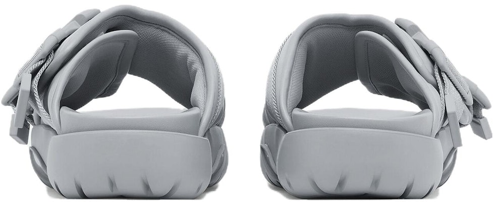 葆蝶家 時尚露趾 一字拖鞋 男款 灰色 Shop 葆蝶家 時尚露趾 一字拖鞋 男款 灰色