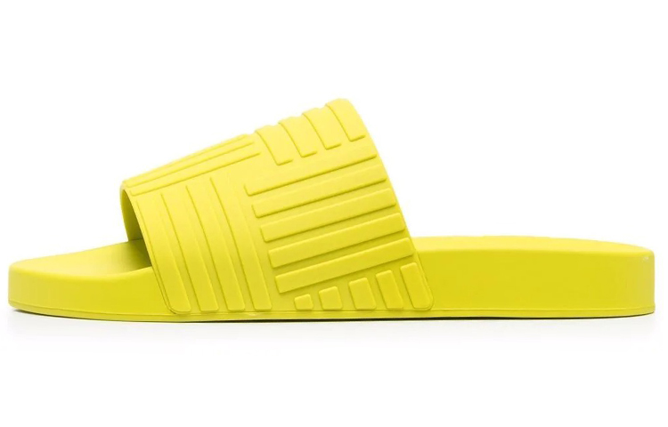 Buy 葆蝶家 黄色拖鞋 690039V1O607278
