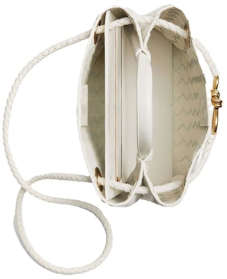 Bottega Veneta Andiamo Kecil Putih Lookbook Bottega Veneta Andiamo Kecil Putih