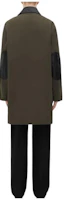 Lookbook Bottega Veneta SS23 綠色拼接單排扣風衣外套 746386V0XK03312