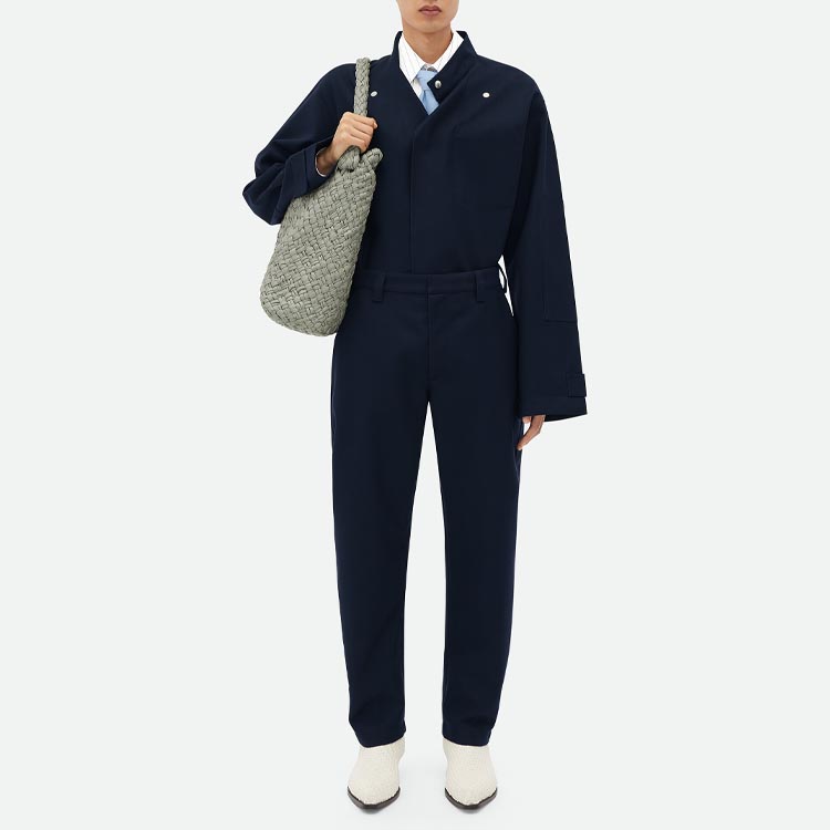 Lookbook Bottega Veneta SS24 海軍藍純色寬鬆按扣外套 759411V1JO04078