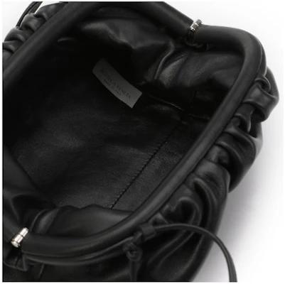 葆蝶家迷你云朵包黑色 Lookbook 葆蝶家迷你云朵包黑色