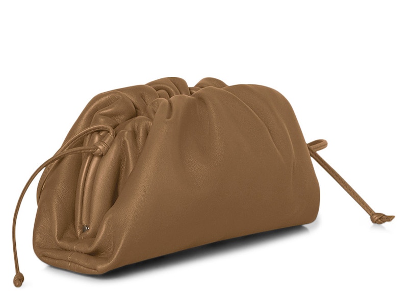 Order Bottega Veneta The Pouch 20 de Cuero de Ternera Camel Beige