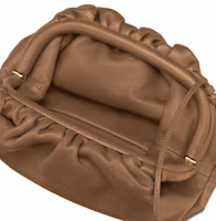 Lookbook Bottega Veneta 小羊皮奶油駝色 The Pouch 20 手袋