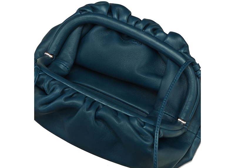Lookbook Bottega Veneta The Pouch 20 Butter Calf Deep Blue Biru Tua