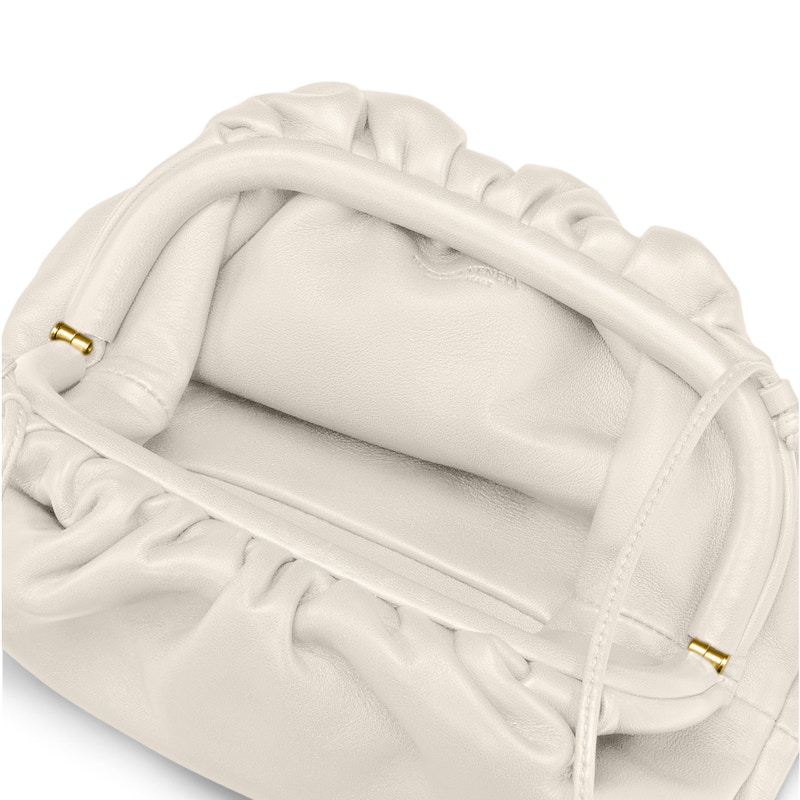 Lookbook Bottega Veneta The Pouch 20 Kulit Mentega Anak Lembu Mist