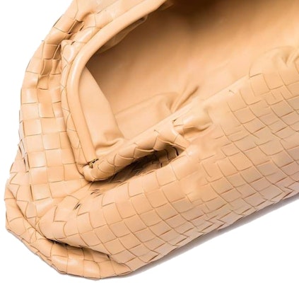 Bottega Veneta The Pouch Almendra Lookbook Bottega Veneta The Pouch Almendra