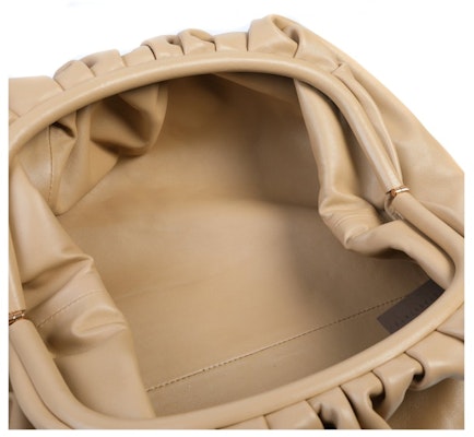 葆蝶家云朵包米色 Lookbook 葆蝶家云朵包米色