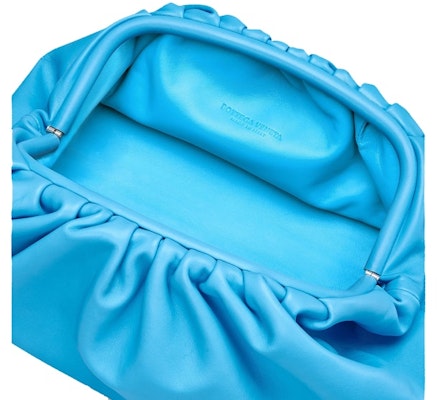 葆蝶家 天空蓝色云朵包 Lookbook 葆蝶家 天空蓝色云朵包