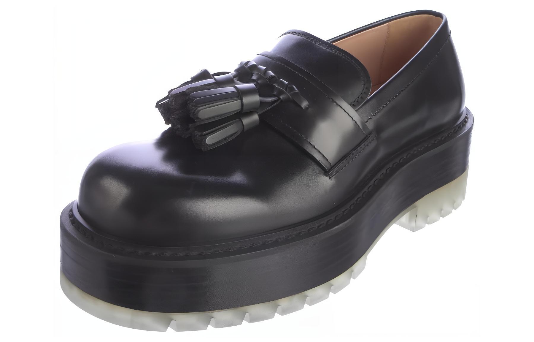 Lookbook Bottega Veneta Mocasín Plataforma de Cuero con Flecos 'Negro'. 632509VBS301000