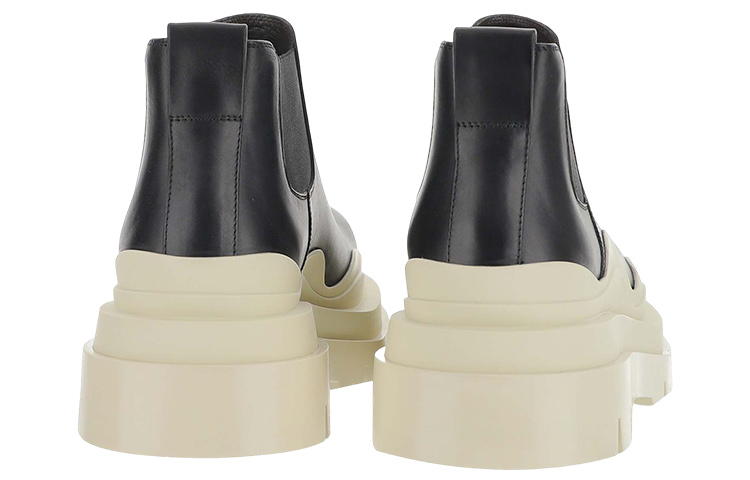 Shop Bottega Veneta葆蝶家 Tire 套腳 短筒 切爾西靴 米黑