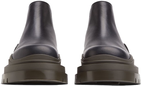 葆蝶家黑色露营短靴 630281-VBS50-1291 Shop 葆蝶家黑色露营短靴 630281-VBS50-1291