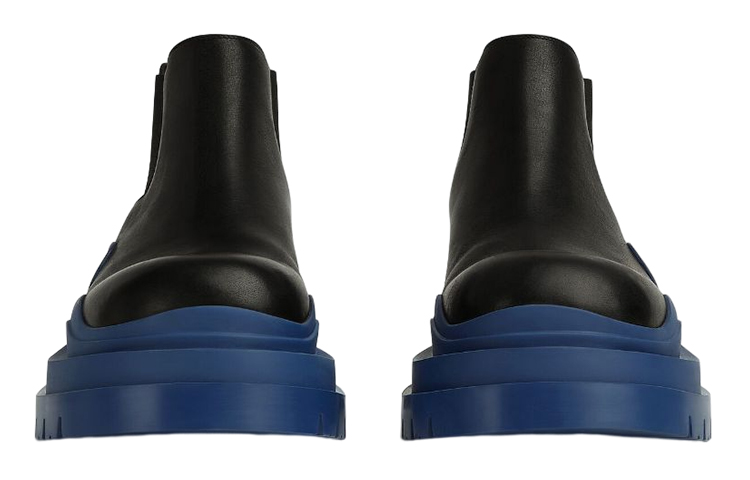 Shop 葆蝶家Tire短靴“黑色巡游” 630281VBS501759