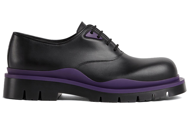 Lookbook Bottega Veneta Tire Lacets ''Noir Prune'' 667073VBS501395