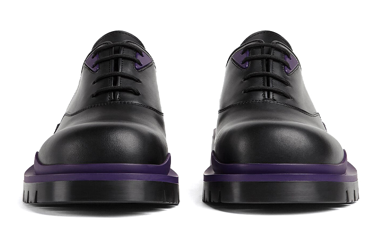 Purchase Bottega Veneta Tire Lacets ''Noir Prune'' 667073VBS501395