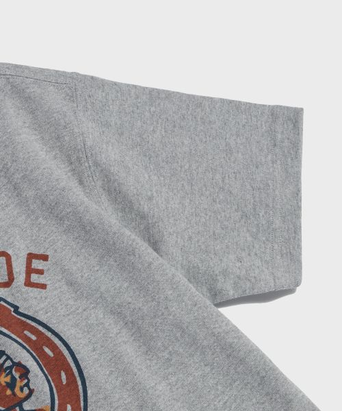 Sizing Bronson Retro Horseshoe Graphic T-Shirt in Grey N-TOP-0023-GREY