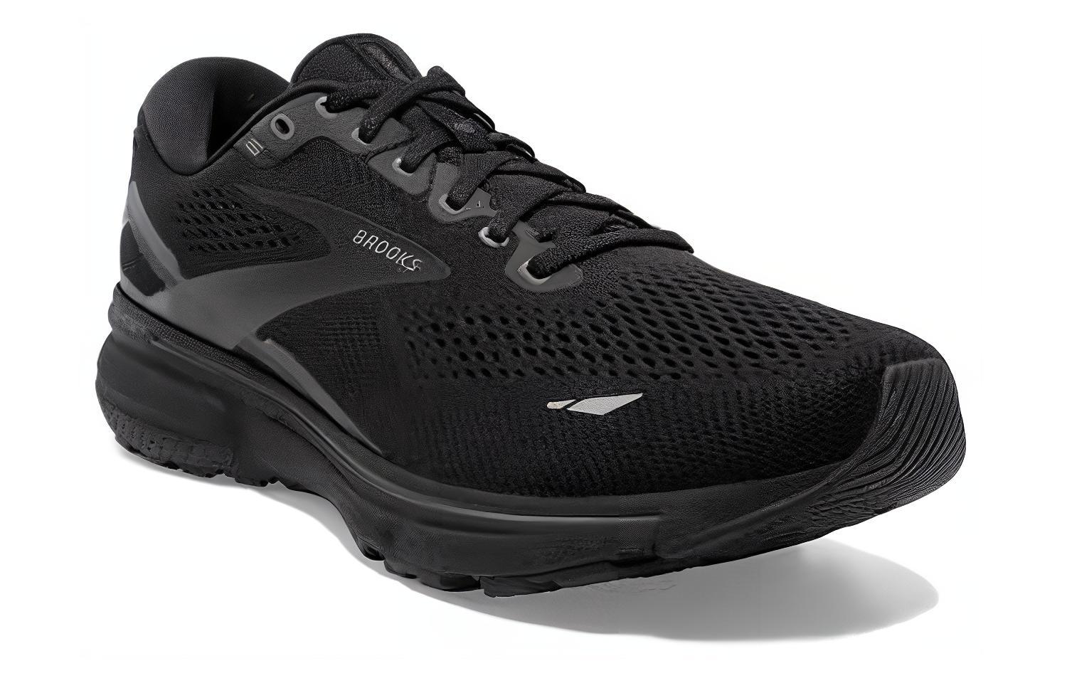 Lookbook ブルックス ゴースト15 「ピュアブラック」 110393-020