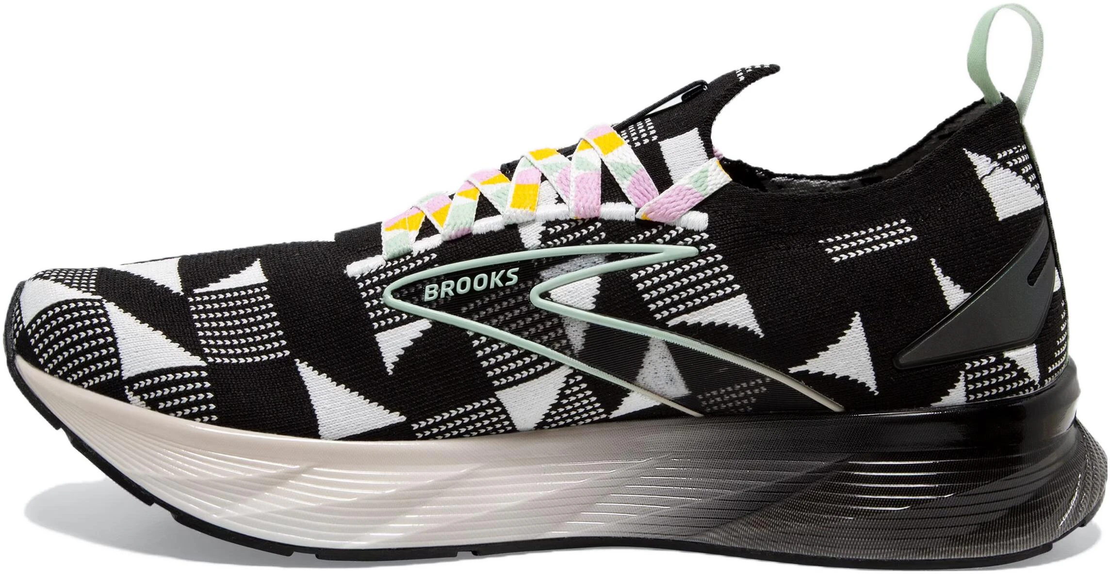 brooks-levitate-stealth-fit-6-checkered-black-white-110397-1-d-053