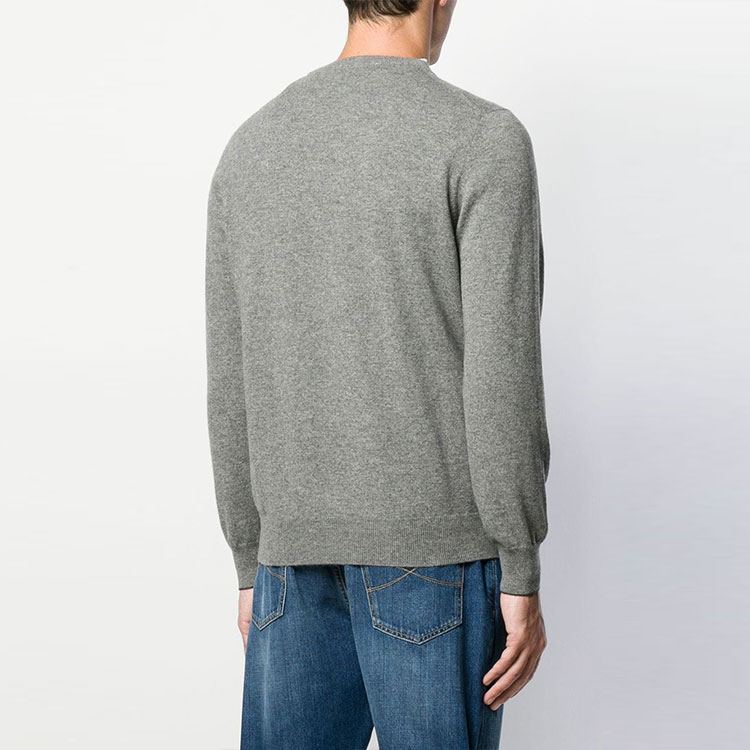 Shop Brunello Cucinelli 灰色圓領針織毛衣 M2200100CG217