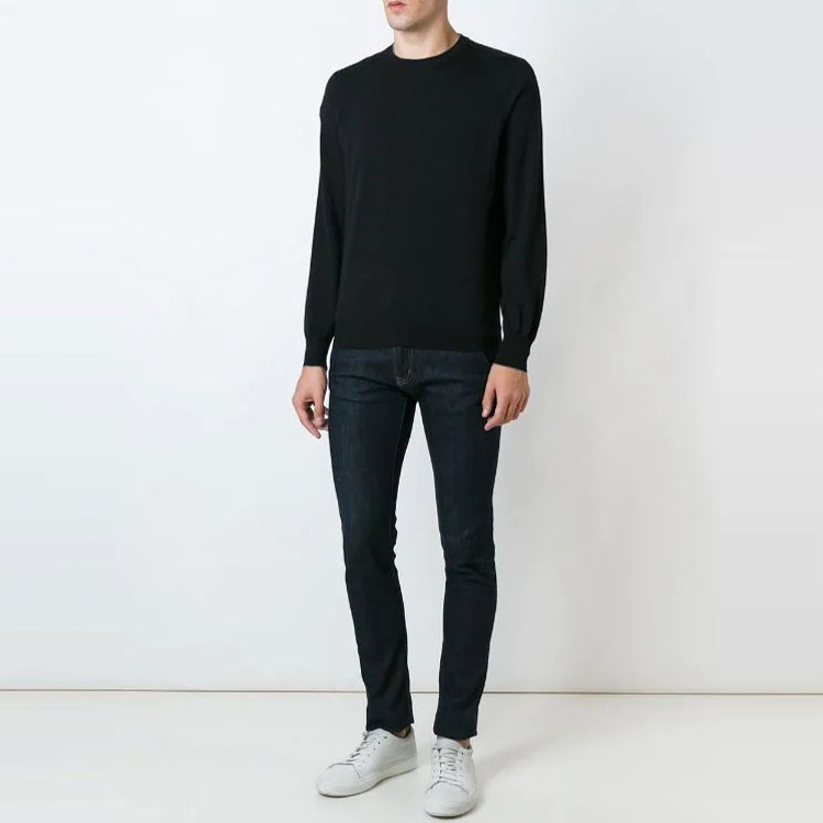 Shop Brunello Cucinelli 黑色羊毛圓領毛衣男士 FW21 系列 M2400100-CH101