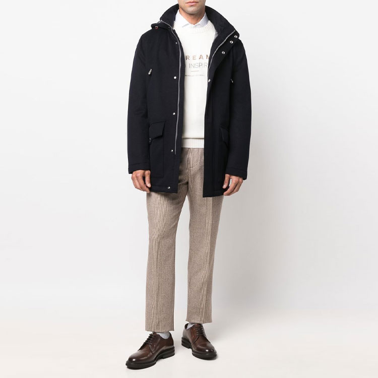 Shop Brunello Cucinelli FW22 刺繡Logo圓領毛衣 奶白色 M22705500-CHV08